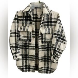 H&M oversized Black/Cream plaid shacket button closure, and chest pockets Sz(XS)